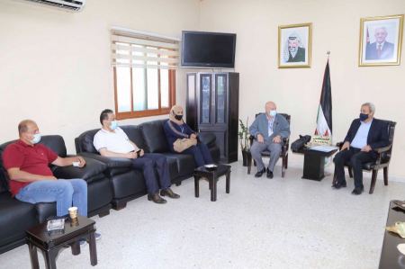 قلقيلية : المحافظ يلتقي وفدا من وكالة الغوث